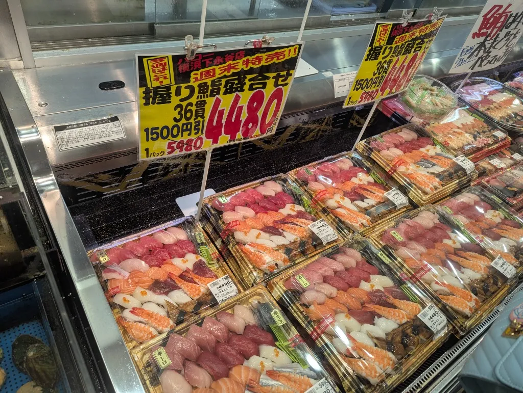 バロー横浜下永谷店の週末特売「握り鮨盛合せ 36貫 4,480円」