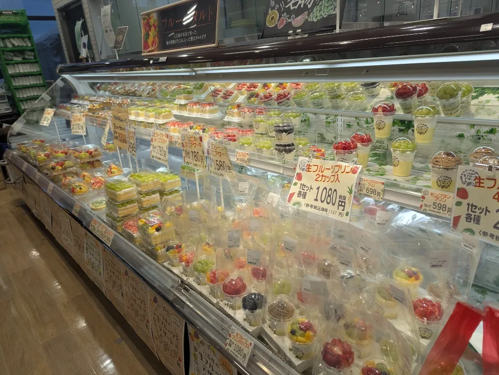 バロー横浜下永谷店の生フルーツプリン・スクエアケーキコーナー